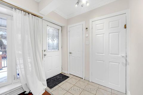 Photo 6 at 5 Hollingworth Drive, Dorset Park, Toronto