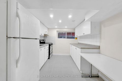 Photo 30 at 5 Hollingworth Drive, Dorset Park, Toronto