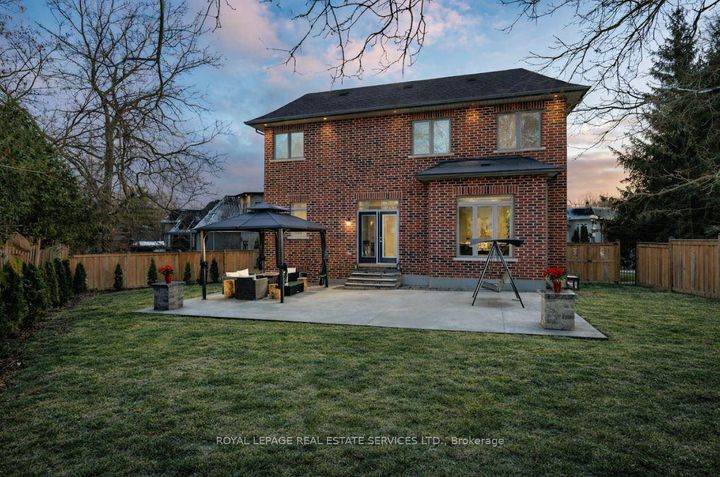 Photo 1 at 125 Paliser Court, SW Southwest, Oakville