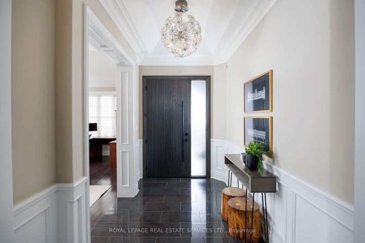 Photo 3 at 125 Paliser Court, SW Southwest, Oakville