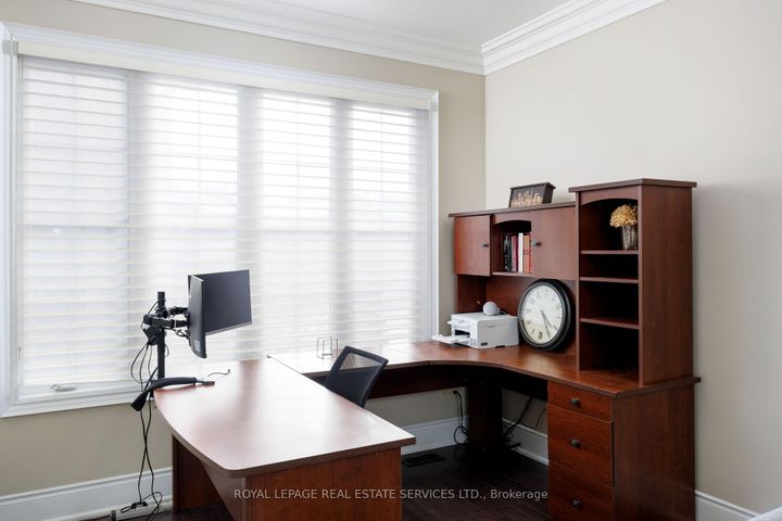 Photo 7 at 125 Paliser Court, SW Southwest, Oakville