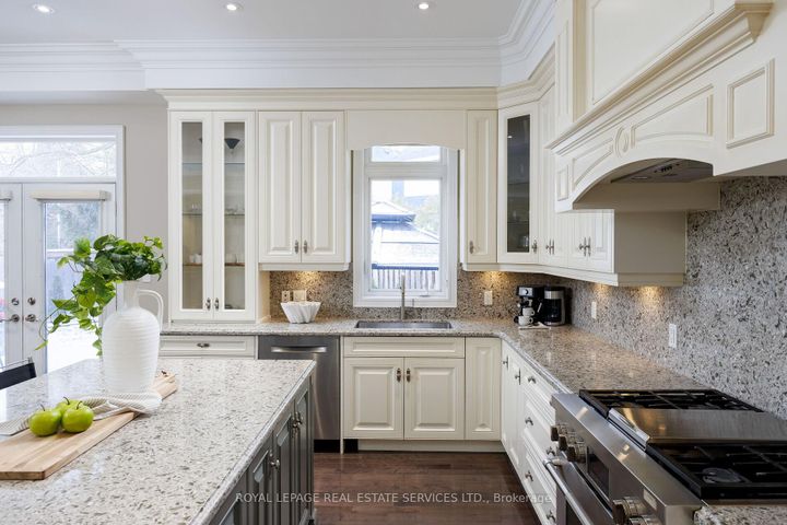 Photo 13 at 125 Paliser Court, SW Southwest, Oakville