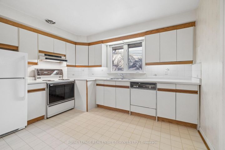 Photo 5 at 51 Smithwood Drive, City Centre West, Toronto