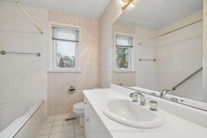 Photo 10 at 51 Smithwood Drive, City Centre West, Toronto
