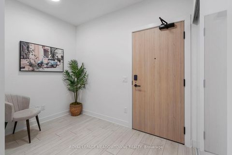 Photo 3 at 813 - 15 Mercer Street, Waterfront Communities C1, Toronto