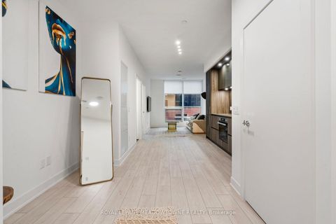 Photo 4 at 813 - 15 Mercer Street, Waterfront Communities C1, Toronto