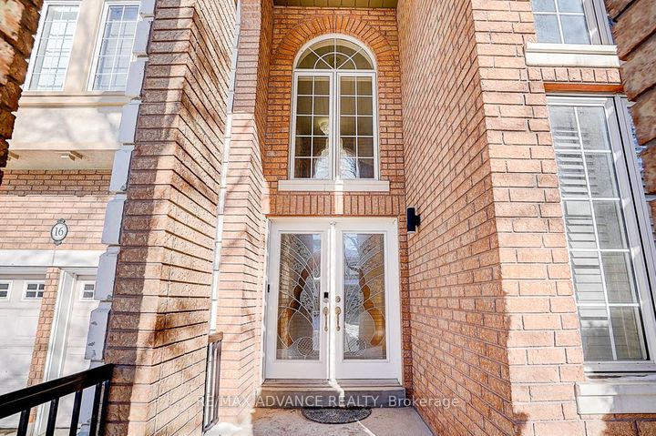 Photo 2 at 16 St Etienne Drive, Vellore Village, Vaughan