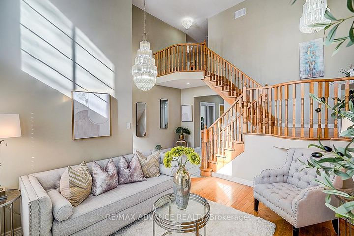 Photo 9 at 16 St Etienne Drive, Vellore Village, Vaughan