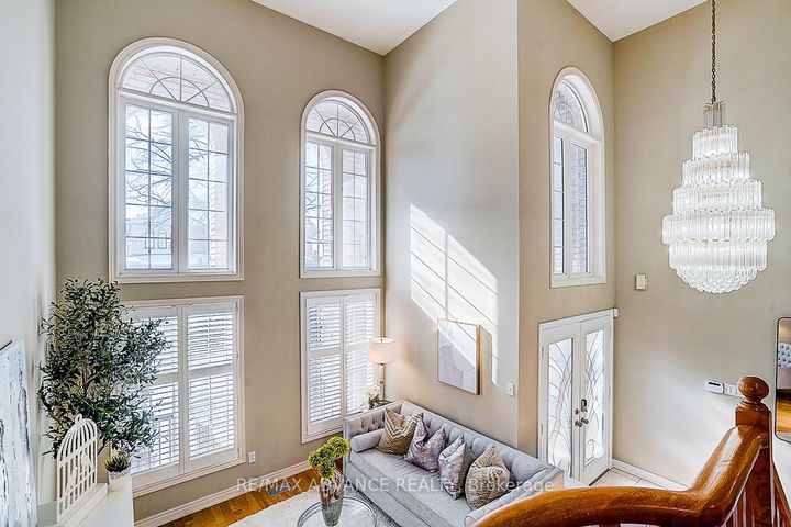 Photo 13 at 16 St Etienne Drive, Vellore Village, Vaughan