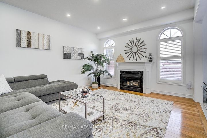 Photo 20 at 16 St Etienne Drive, Vellore Village, Vaughan