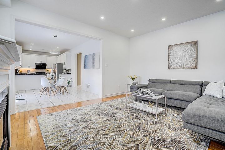 Photo 22 at 16 St Etienne Drive, Vellore Village, Vaughan