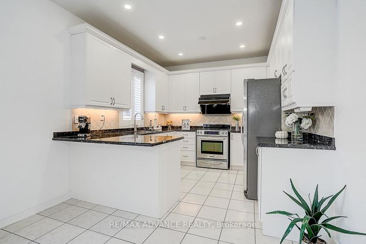 Photo 25 at 16 St Etienne Drive, Vellore Village, Vaughan