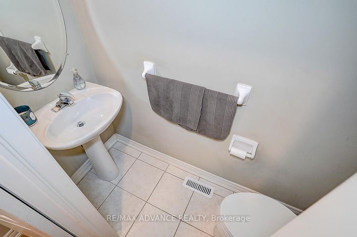 Photo 27 at 16 St Etienne Drive, Vellore Village, Vaughan