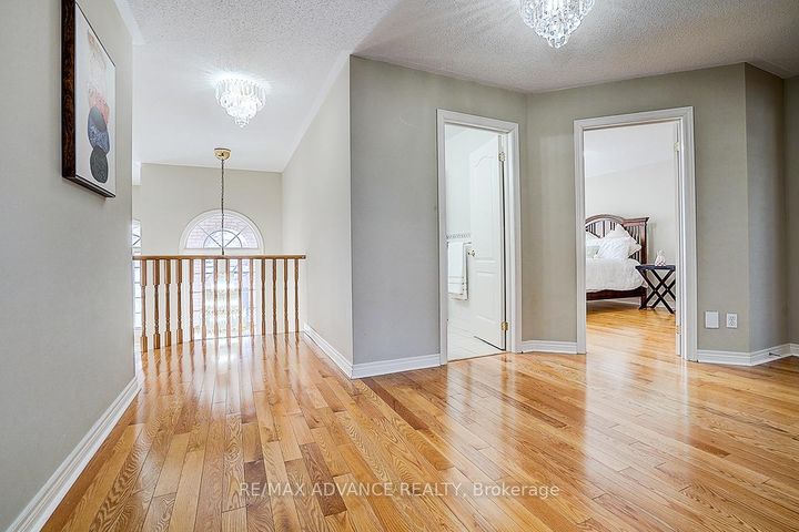 Photo 31 at 16 St Etienne Drive, Vellore Village, Vaughan