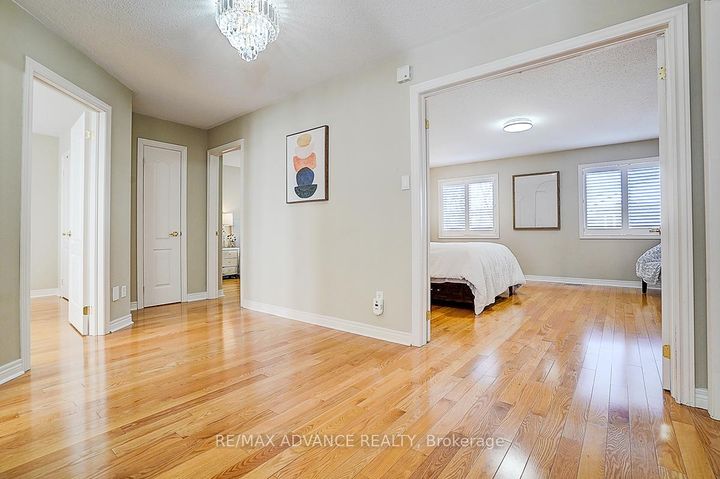 Photo 32 at 16 St Etienne Drive, Vellore Village, Vaughan