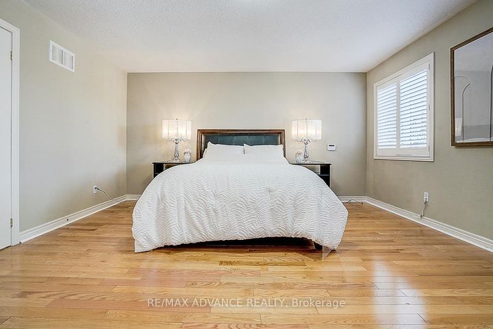 Photo 35 at 16 St Etienne Drive, Vellore Village, Vaughan