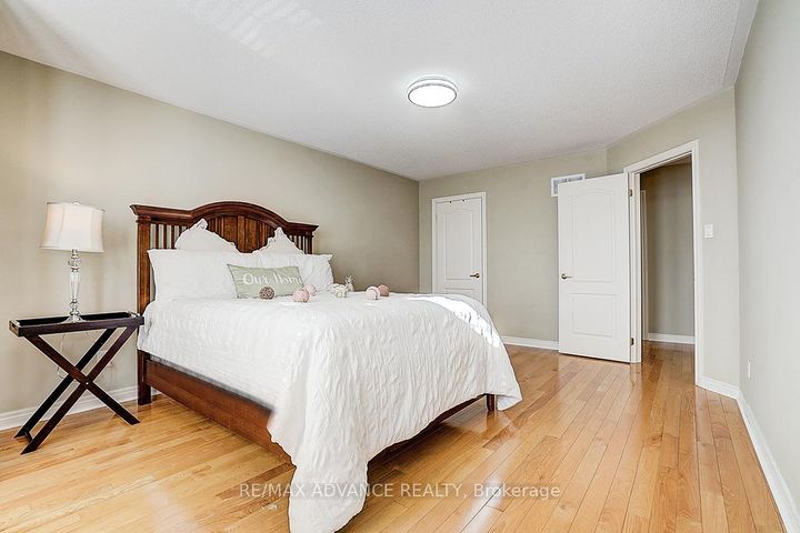 Photo 46 at 16 St Etienne Drive, Vellore Village, Vaughan