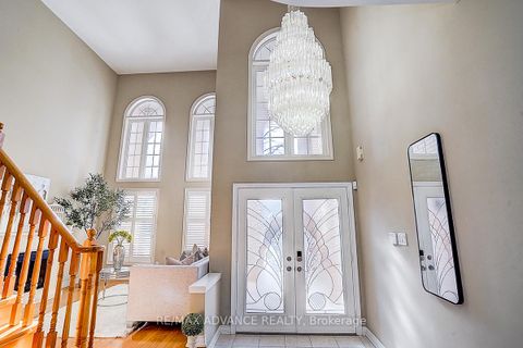 Photo 5 at 16 St Etienne Drive, Vellore Village, Vaughan