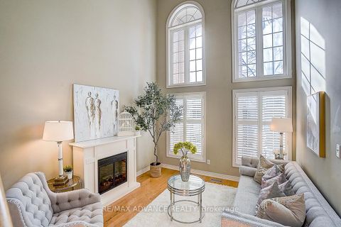 Photo 7 at 16 St Etienne Drive, Vellore Village, Vaughan