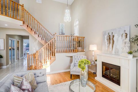 Photo 8 at 16 St Etienne Drive, Vellore Village, Vaughan