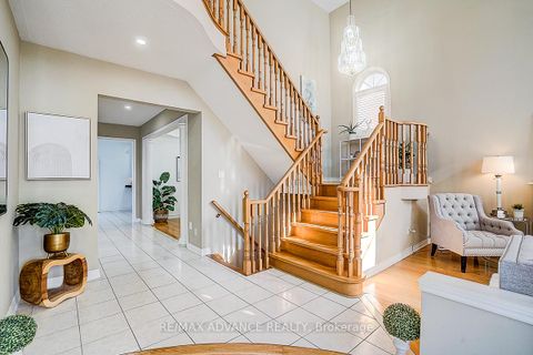 Photo 11 at 16 St Etienne Drive, Vellore Village, Vaughan