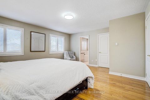 Photo 36 at 16 St Etienne Drive, Vellore Village, Vaughan