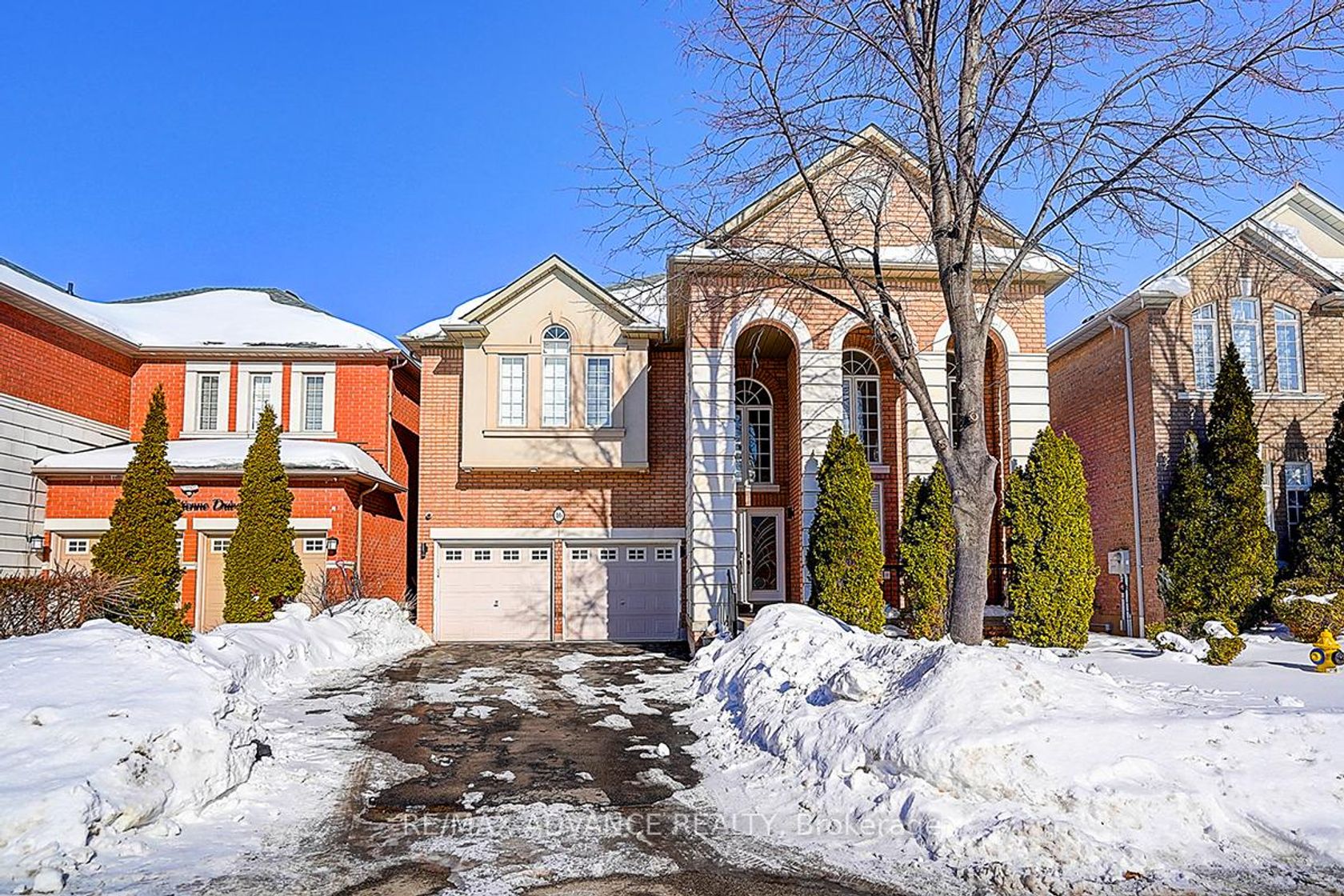 16 St Etienne Drive, Vellore Village, Vaughan by Loree Meneguzzi Real Estate 16 St Etienne Drive, Vellore Village, Vaughan