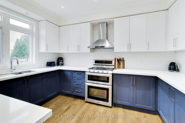 Photo 3 at 25 Chagall Drive, Patterson, Vaughan