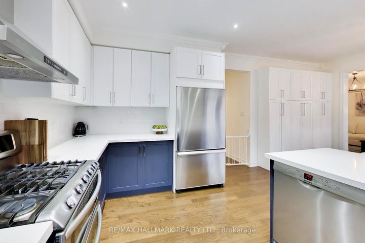 Photo 4 at 25 Chagall Drive, Patterson, Vaughan