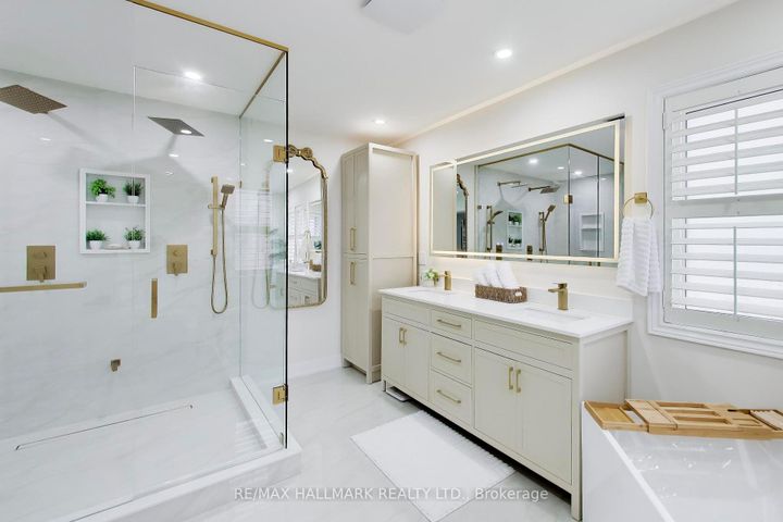 Photo 10 at 25 Chagall Drive, Patterson, Vaughan