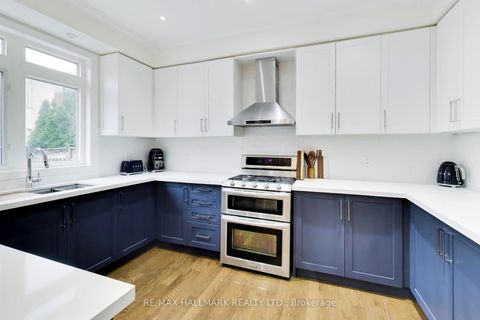 Photo 3 at 25 Chagall Drive, Patterson, Vaughan