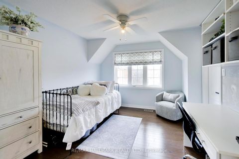 Photo 13 at 25 Chagall Drive, Patterson, Vaughan