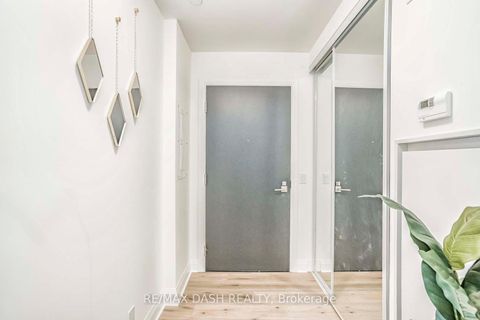 Photo 3 at 205 - 151 Avenue Road, Annex, Toronto
