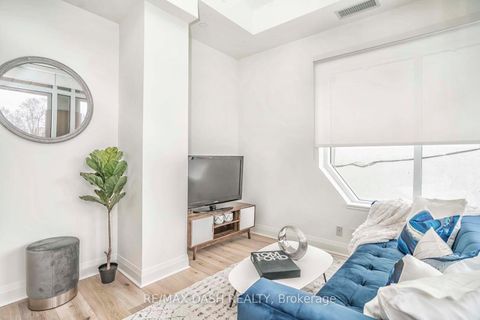 Photo 11 at 205 - 151 Avenue Road, Annex, Toronto