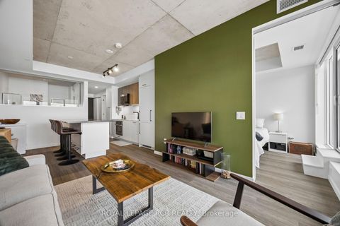 Photo 4 at 321 - 689 The Queensway, Queensway, Toronto