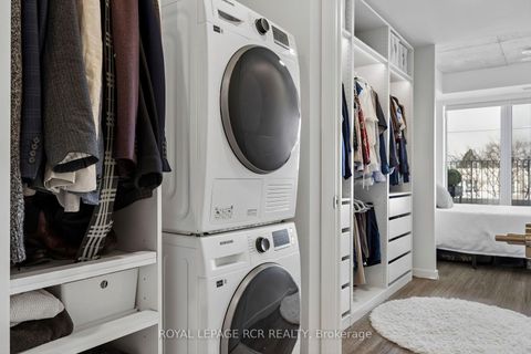 Photo 10 at 321 - 689 The Queensway, Queensway, Toronto