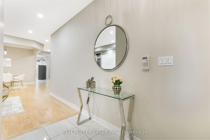 Photo 5 at 20 Russell Creek Drive, Wellington, Brampton