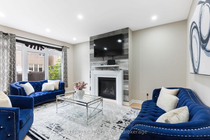 Photo 12 at 20 Russell Creek Drive, Wellington, Brampton