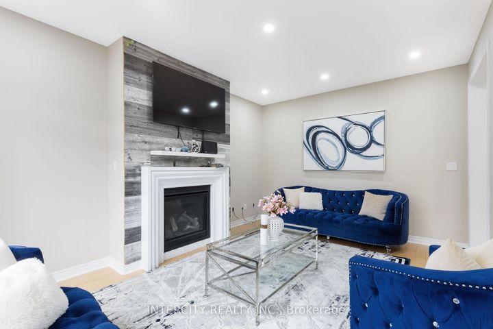 Photo 13 at 20 Russell Creek Drive, Wellington, Brampton