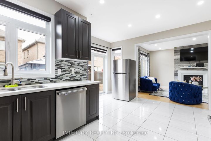 Photo 21 at 20 Russell Creek Drive, Wellington, Brampton