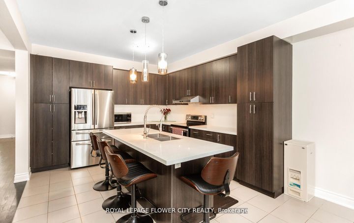 Photo 9 at 125 Lionhead Golf Club Road, Bram West, Brampton