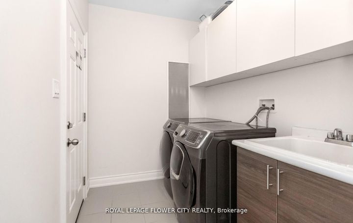 Photo 12 at 125 Lionhead Golf Club Road, Bram West, Brampton