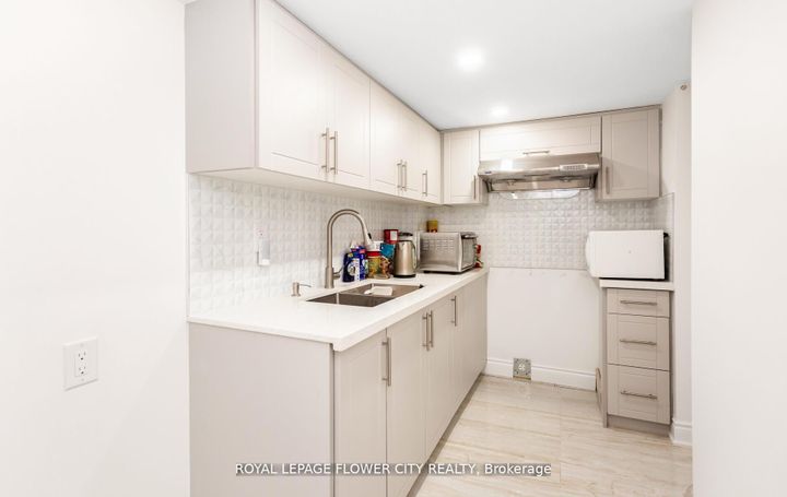 Photo 25 at 125 Lionhead Golf Club Road, Bram West, Brampton