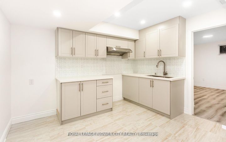 Photo 27 at 125 Lionhead Golf Club Road, Bram West, Brampton