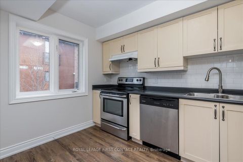 Photo 7 at 4 - 35 Madelaine Drive, Painswick South, Barrie