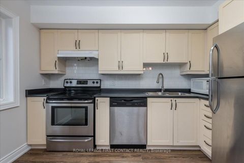 Photo 8 at 4 - 35 Madelaine Drive, Painswick South, Barrie