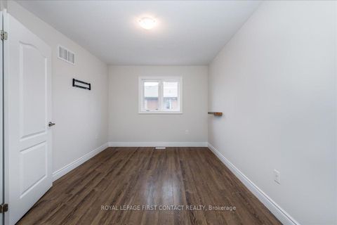 Photo 13 at 4 - 35 Madelaine Drive, Painswick South, Barrie