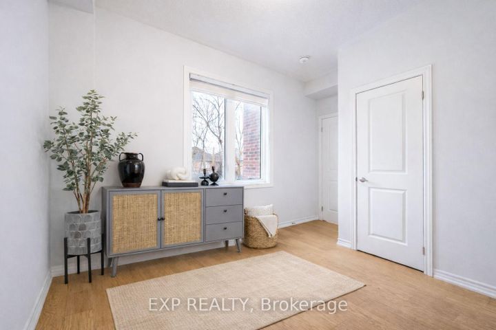 Photo 7 at 51 Ahchie Court, Patterson, Vaughan