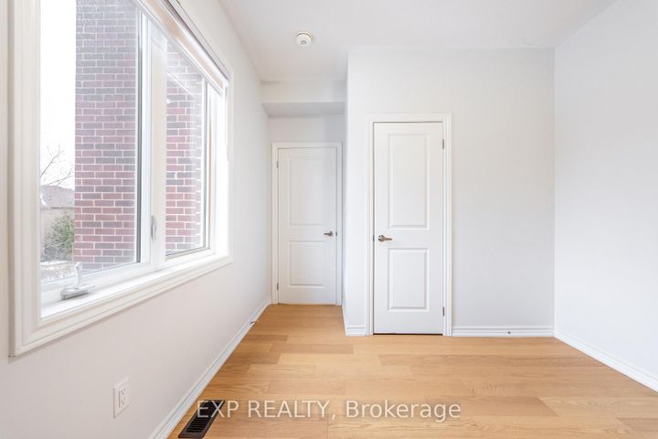 Photo 8 at 51 Ahchie Court, Patterson, Vaughan