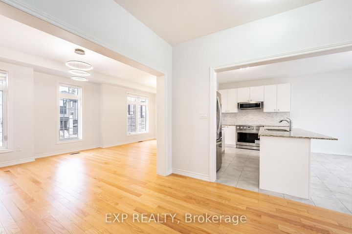 Photo 11 at 51 Ahchie Court, Patterson, Vaughan